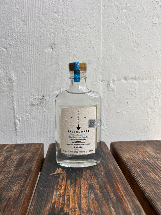 Salvadores Mezcal Artisanal Destilado Con Bufalo (200ml)