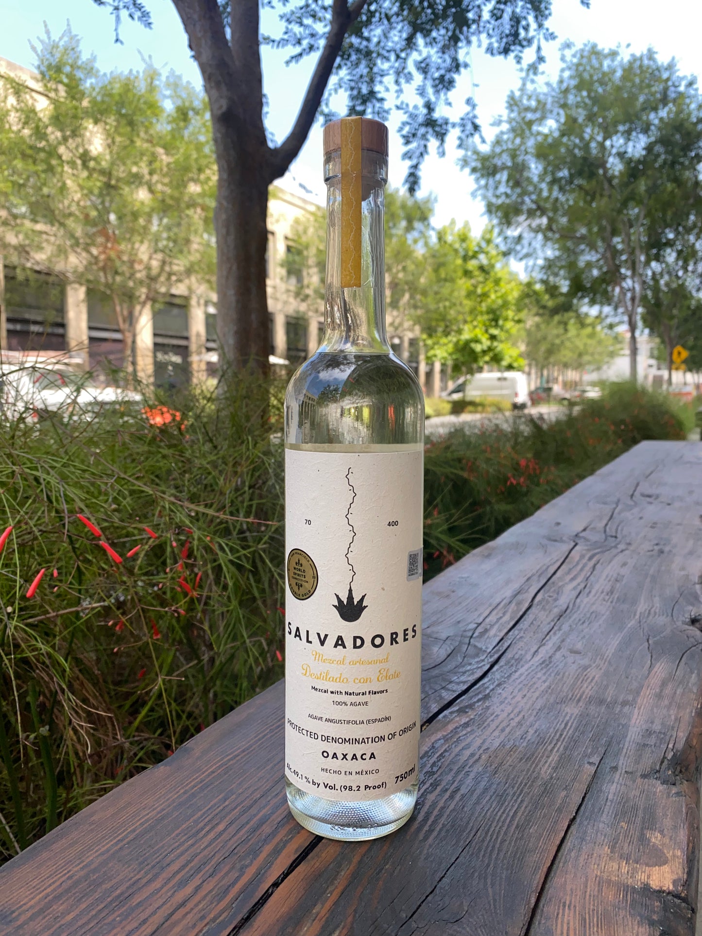 Salvadores Mezcal Artesanal Destilado con Elote