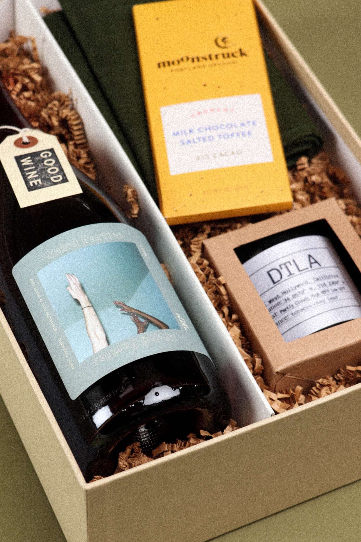 Sparkling Non-Alcoholic Wine Celebration Gift Set – Flask & Field